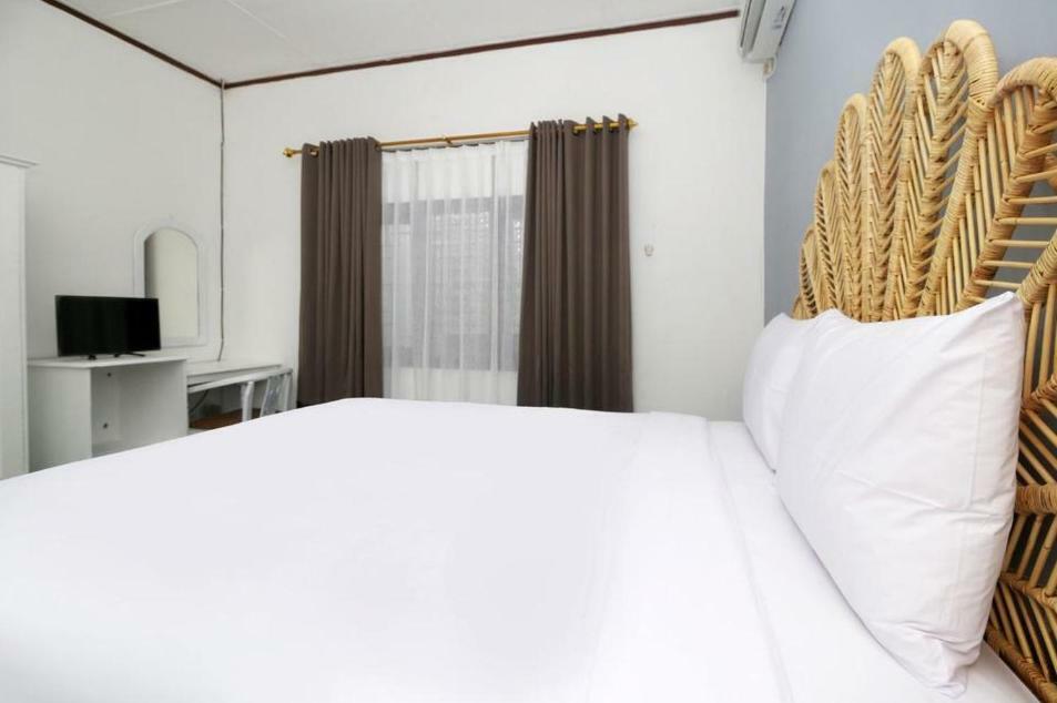 Rarem Bed & Breakfast Бандар-Лампунг Экстерьер фото